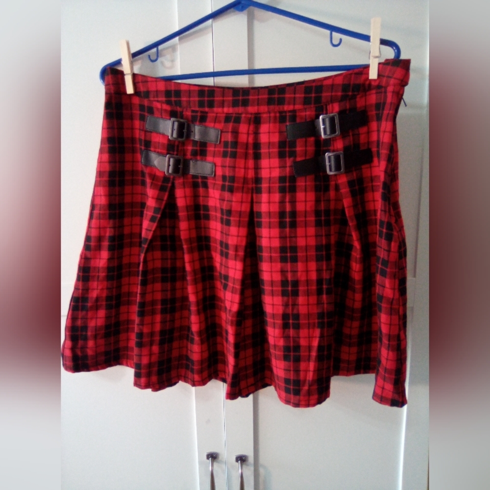 Hot Topic Red Plaid Pleated Buckle Mini Women's Skirt Size XL